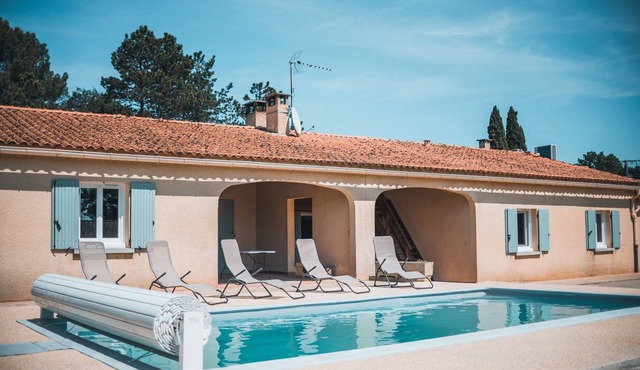 ☆SPACIOUS VILLA☆Swimming pool☆4 bedrooms☆Ideal family