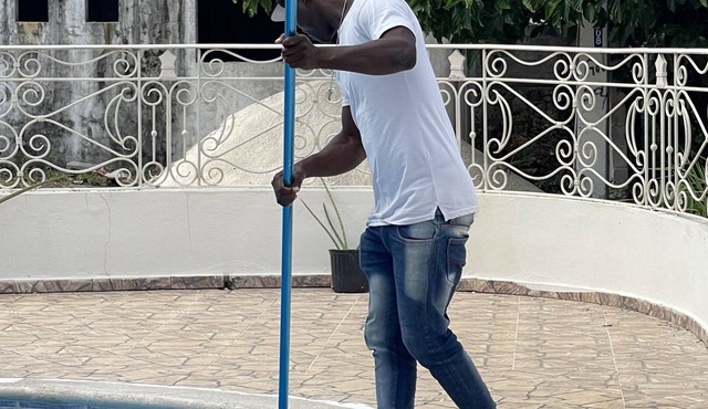 Spacious villa w/pool and jacuzzi. 5 minutes from beautiful beaches