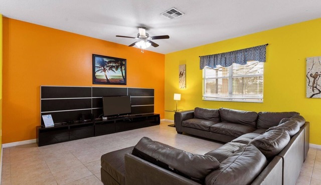 ✦ Spacious Villa ✦ w/Private Pool & Disney Nearby ✦
