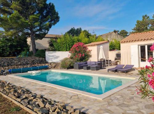 Spacious villa with heated pool and EV charger