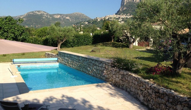 Spacious villa with private pool and panoramic mountain views