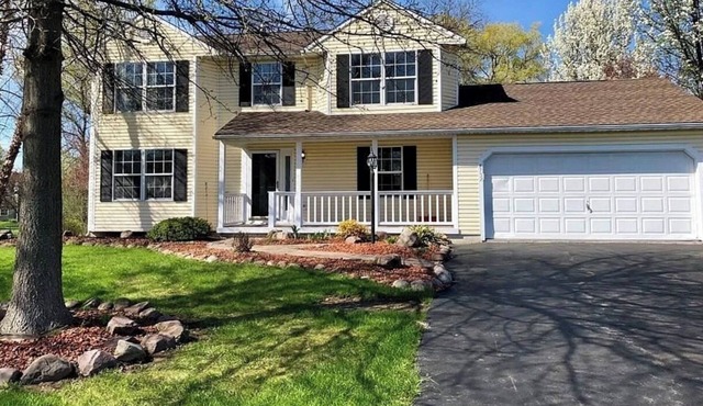 Spacious Villa with 5 bedrooms and WiFi, AC in welcoming Cicero