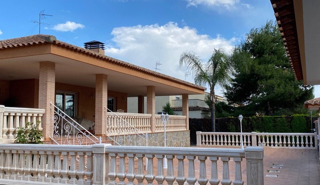 Spacious villa with a large pool and BBQ area