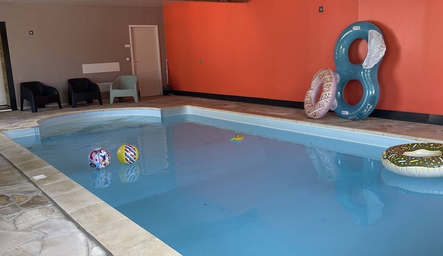 Spacious villa with covered, heated pool just a stone's throw from the beach