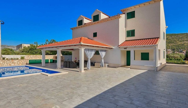 Spacious villa with elevator near Dubrovnik
