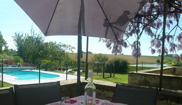 SPACIOUS VILLA WITH HEATED SWIMMING POOL