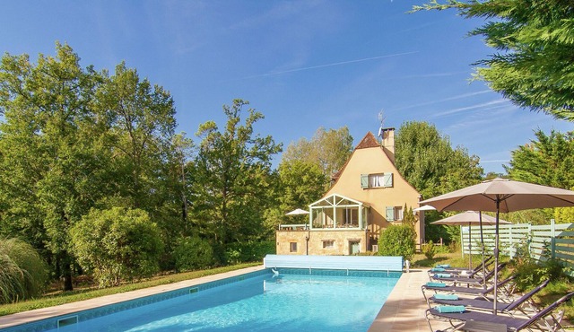 Spacious villa with heated pool, several terraces and a lot of privacy.