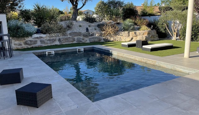 SPACIOUS VILLA WITH HEATED POOL IN A PEACEFUL SETTING BETWEEN LAND AND SEA