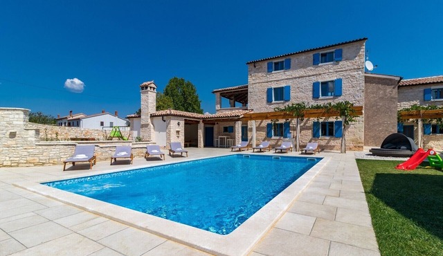 Spacious Villa, with private pool in a peaceful village away from city crowds!