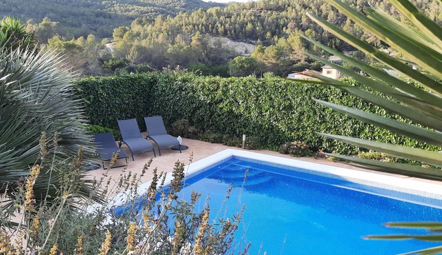 Spacious villa with large swimming pool close to Sitges and Barcelona