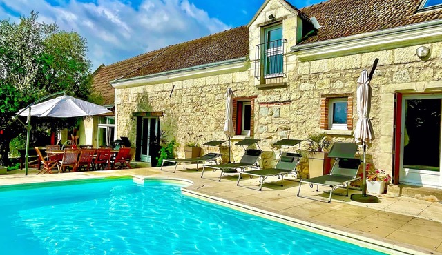 Spacious villa with pool in the heart of the Châteaux