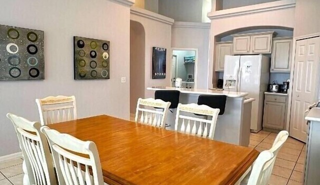 Spacious Villa with Pool, spa & Game Room