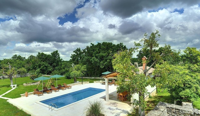 Spacious villa with private pool, volleyball court and barbecue area