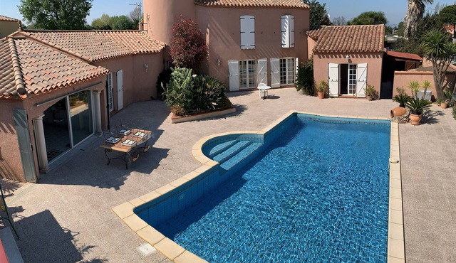 Spacious villa with private pool max 14 people near the beach