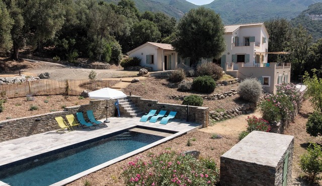 Spacious villa with sea view, swimming pool and pétanque court, close to beaches