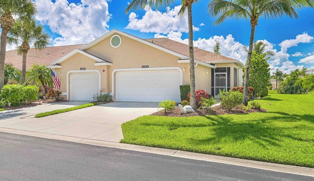 Spacious Villa with Stunning Lake Views in a Quiet 55+ Communityn