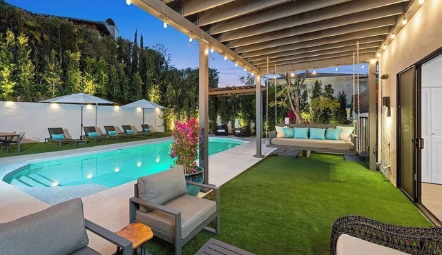Spacious villa with 8 bedrooms and WiFi, fitness room in wonderful Los Angeles