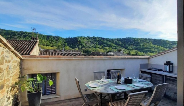 Spacious village house with roof terrace