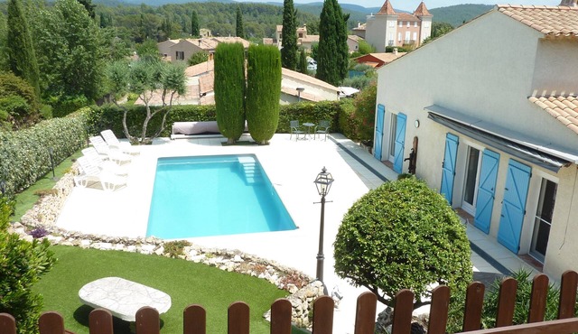 Spacious Villla 1 hr from Nice Airport, Pool, Wifi. 5 minute walk to village
