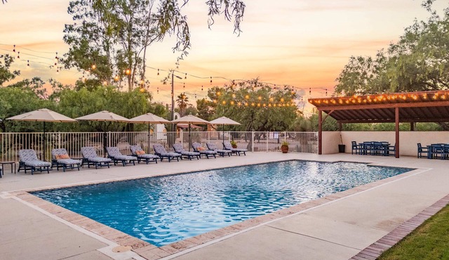 Spacious w/Pool & Pickleball Court Solana #1