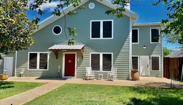 Spacious Waco Bear Den-5 BR/4BA + Mother-in-law Suite Attached Garage Hottubn