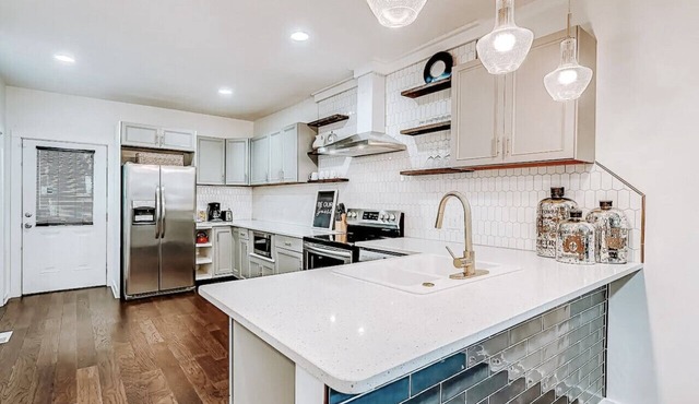 Spacious | Walk to Lucas Oil!