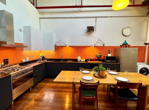 Spacious Warehouse Conversion 2 Bdrms & Parking