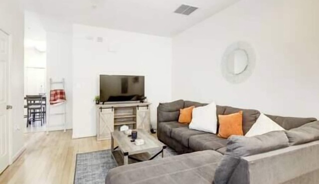 Spacious Washington, D.C. Rowhome w/free parking!