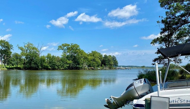 Spacious Water Front House off of Potomac River 5 Bedroom/ 5 Full Bath