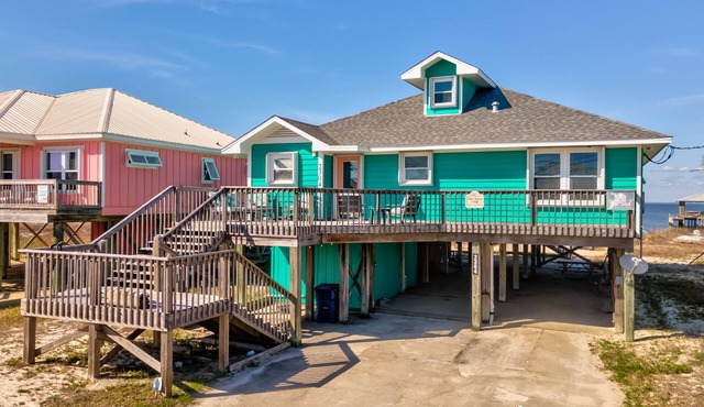 Spacious Waterfront Beach House with Private Pier and Boat Dock – Chele’s Baysid