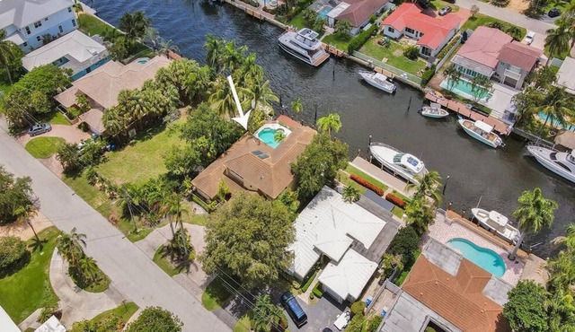 Spacious Waterfront Pool Home - 11 min to beach