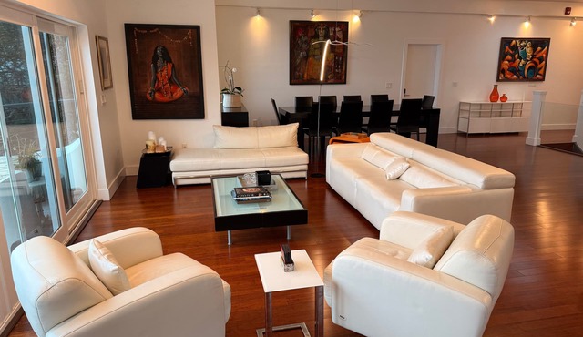 Spacious waterfront 5-bedroom house in lovely Corte Madera with patio and pool