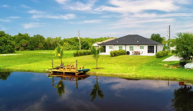 Spacious waterfront 6 Bd house in lovely Rotonda West near oceans , Park Pool