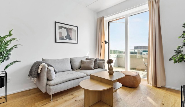 Spacious waterfront apartment with marina views