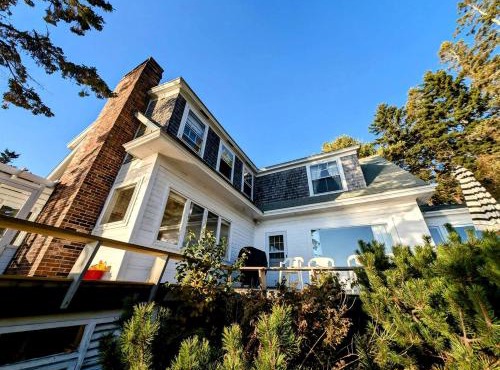 Spacious Waterfront Cottage with Private Beach and Deck, Near Acadia National Park in Hancock Point, Maine