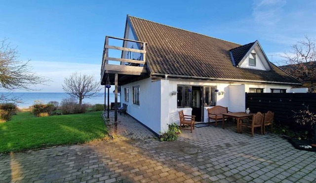 Spacious waterfront family holiday