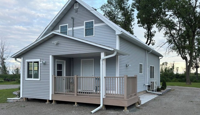 Spacious waterfront home recently remodeled with WiFi, AC, and cable TV.