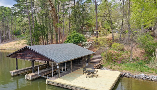 Spacious Waterfront Hyco Lake Retreat w/Dock!