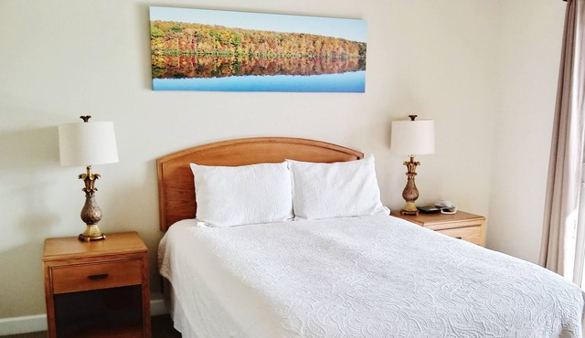 Spacious waterfront Mariners Landing resort w/ amenities