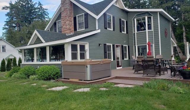 Spacious Waterfront Home In Thousand Islands!