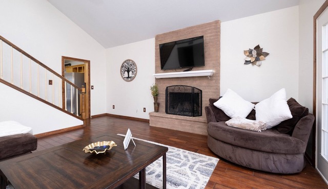 Spacious Welcoming Oasis With Gameroom