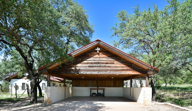 Spacious, well-appointed home with magnificent hill county vista