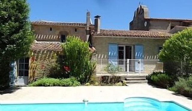 Spacious Well Appointed House With Pool, Sleeps 6 People Comfortably