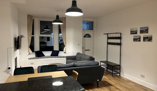 Spacious, well appointed, in Harrogate and on the edge of the Dales