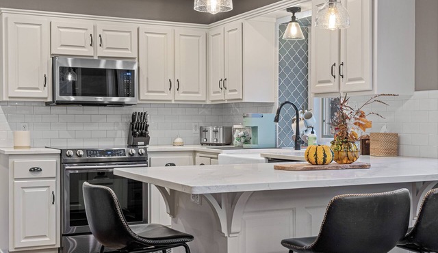 Spacious Well Appointed Retreat Minutes from Excelsior, Lake Minnetonka & More