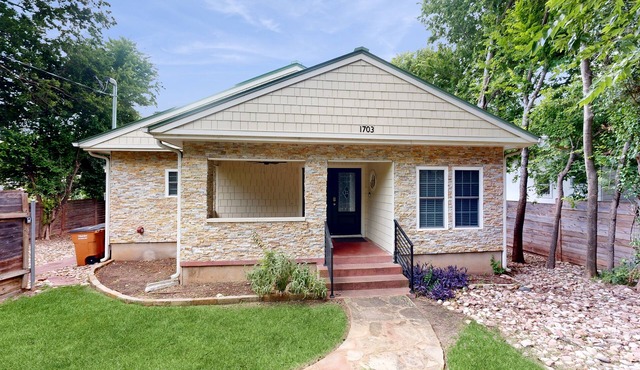 Spacious, well-appointed home with dog-friendly fenced yard - 1 mile to downtown