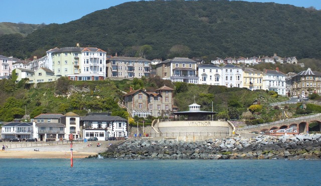 Spacious, well equipped, Victorian Cottage in Ventnor