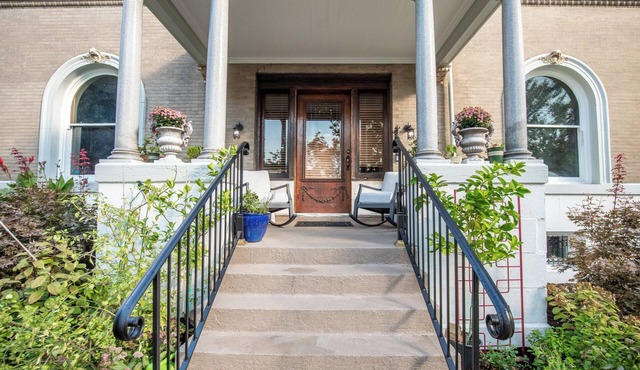 Spacious, well-equipped apartment with quality furnishings for a relaxing stay.