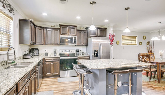 Spacious West Columbia Home w/Patio & Grill!
