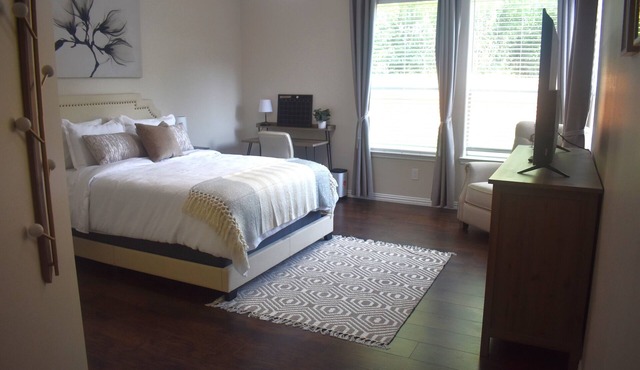 Spacious, west Houston 2-story home with backyard